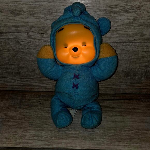 Fisher Price Dream Glow Baby Pooh: Lights & Music (2003) - Picture 2 of 8